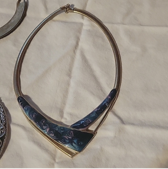 Vintage torque style necklaces - Picture 3 of 4